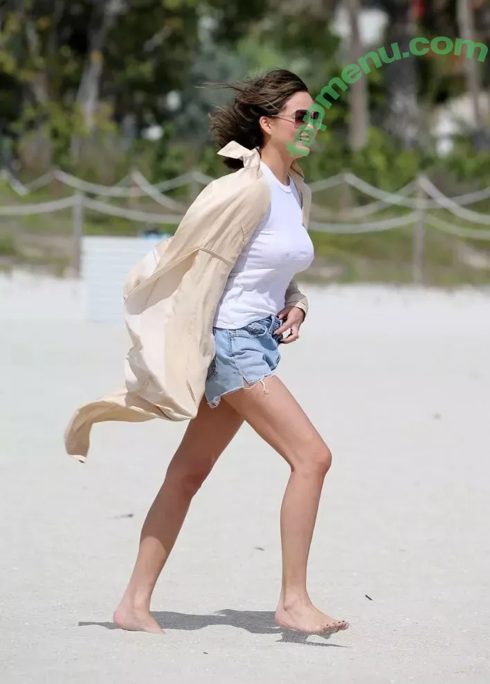 Chrissy Teigen nude photo #0084 (chrissyteigen)