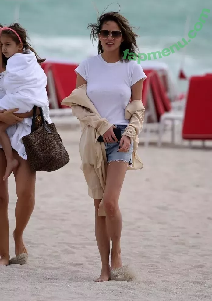 Chrissy Teigen nude photo #0093 (chrissyteigen)