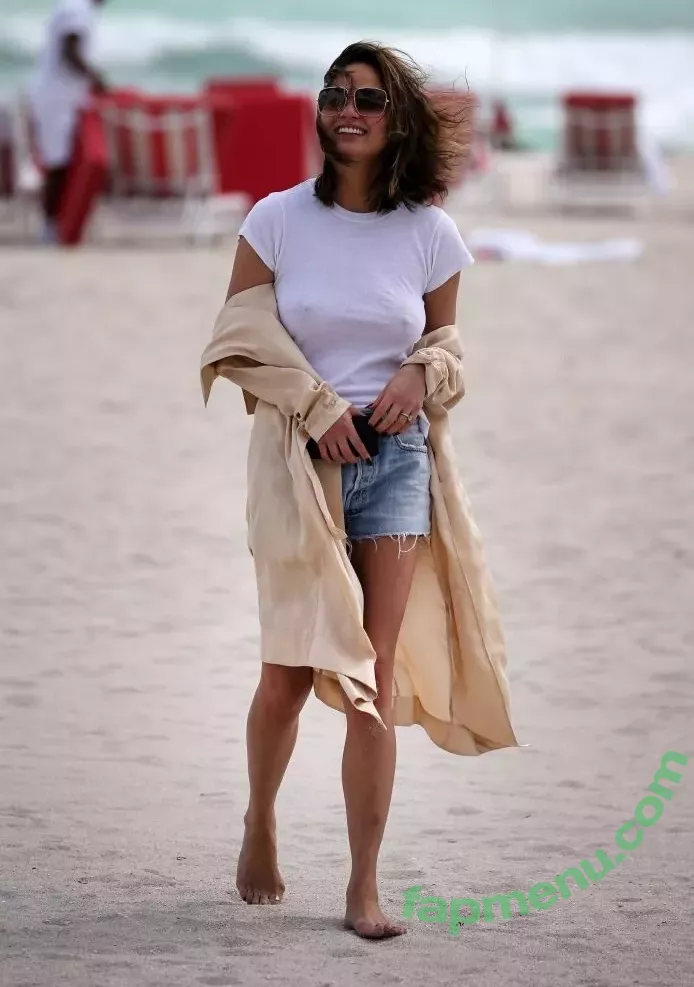 Chrissy Teigen nude photo #0094 (chrissyteigen)