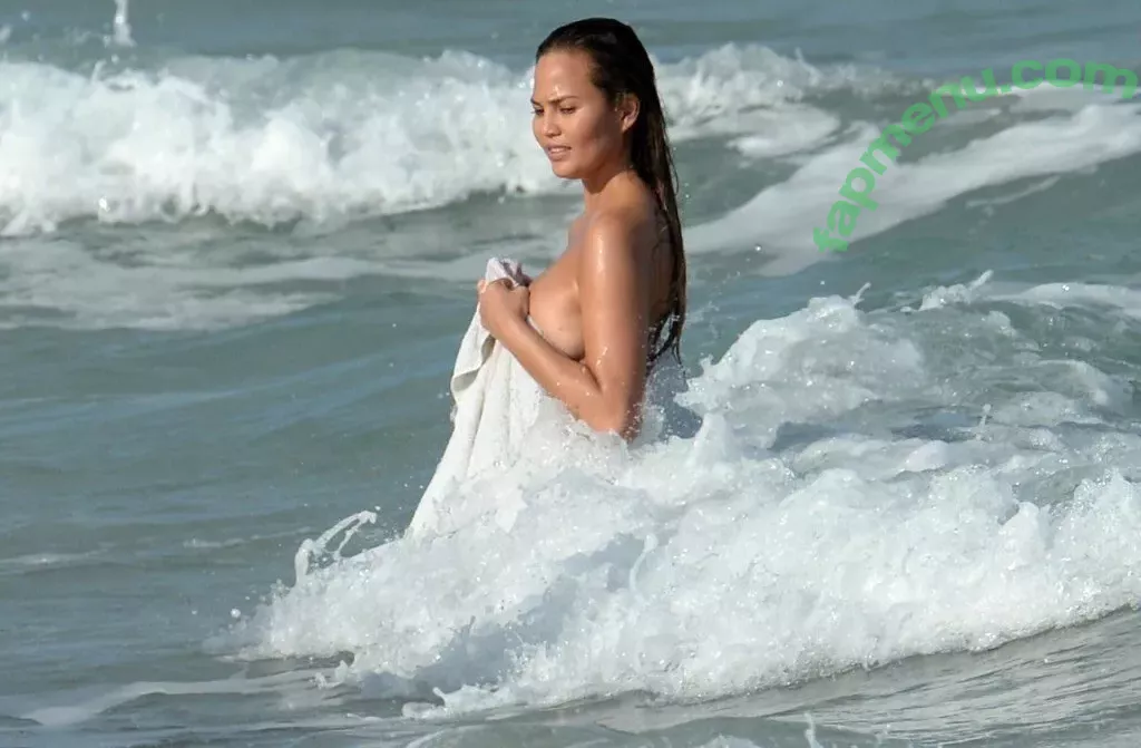 Chrissy Teigen nude photo #0113 (chrissyteigen)