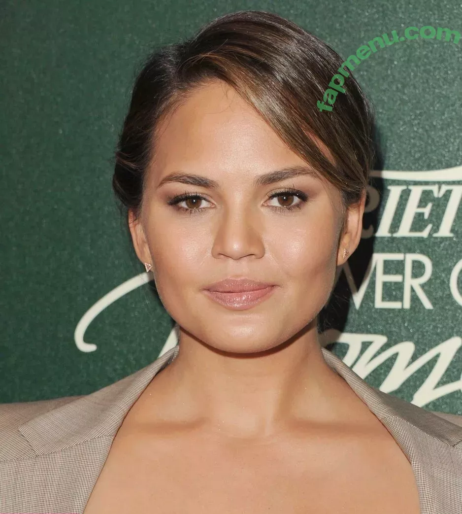 Chrissy Teigen nude photo #0173 (chrissyteigen)