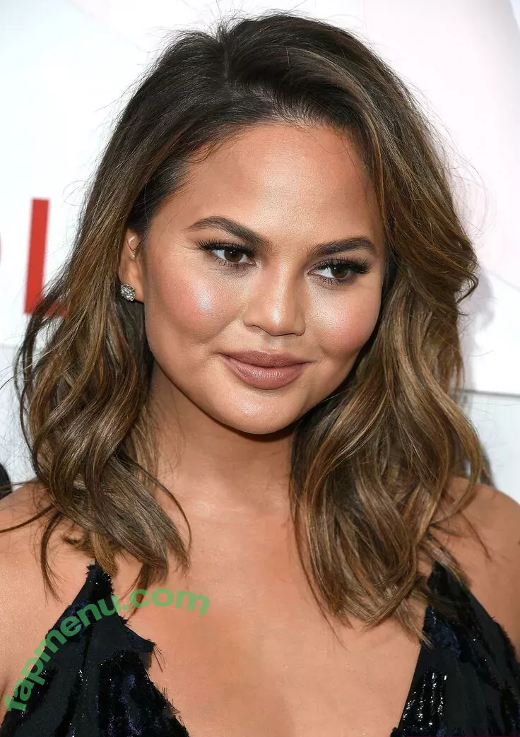 Chrissy Teigen nude photo #0216 (chrissyteigen)