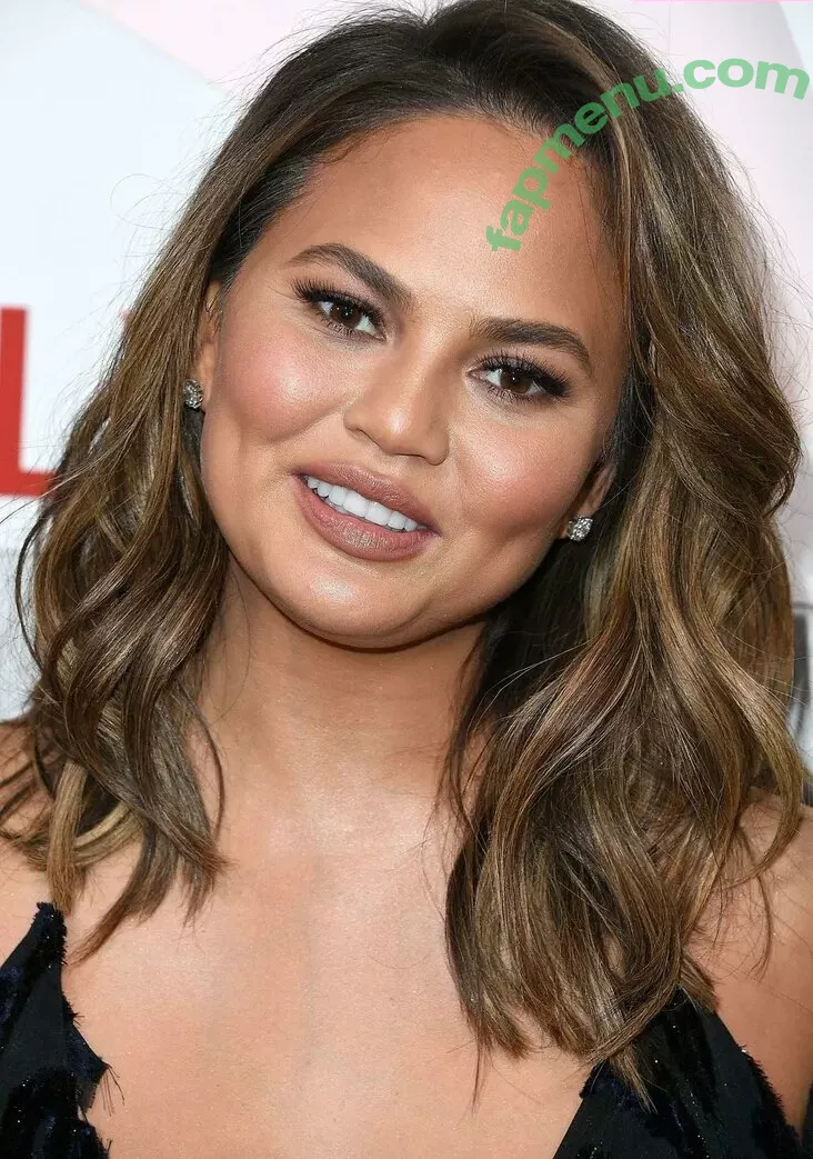 Chrissy Teigen nude photo #0217 (chrissyteigen)