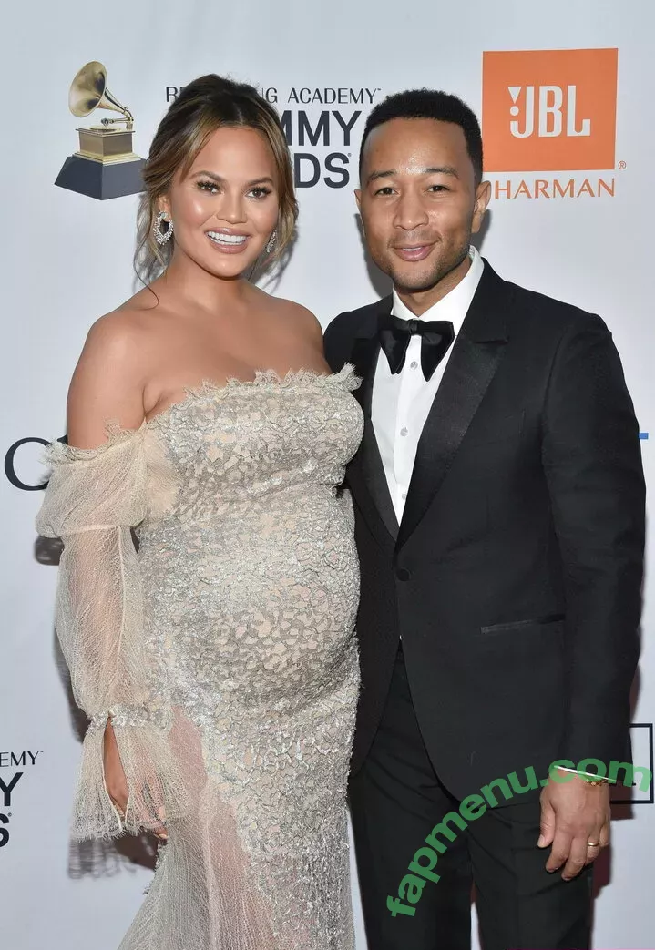 Chrissy Teigen nude photo #0239 (chrissyteigen)