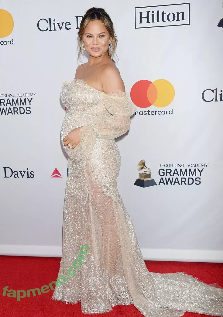Chrissy Teigen nude photo #0251 (chrissyteigen)
