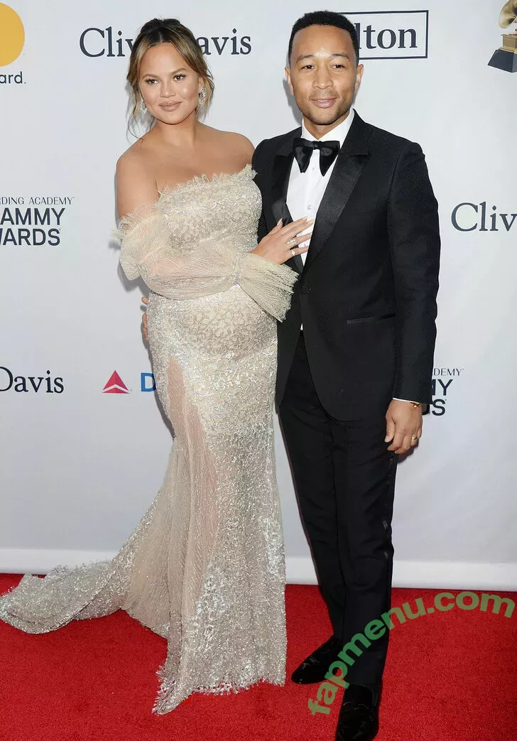 Chrissy Teigen nude photo #0252 (chrissyteigen)