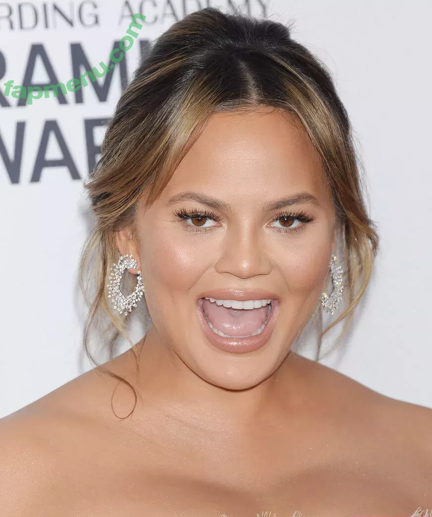 Chrissy Teigen nude photo #0254 (chrissyteigen)
