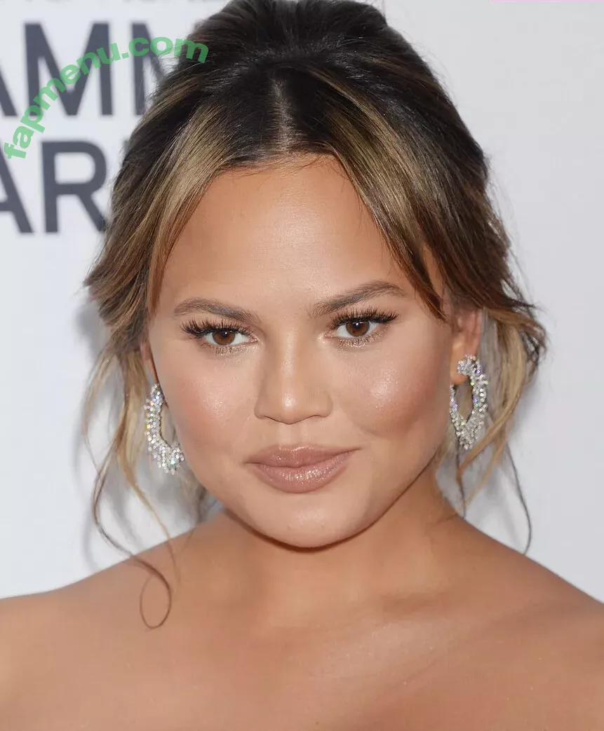 Chrissy Teigen nude photo #0255 (chrissyteigen)