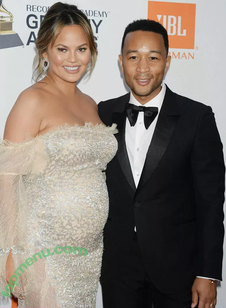 Chrissy Teigen nude photo #0256 (chrissyteigen)