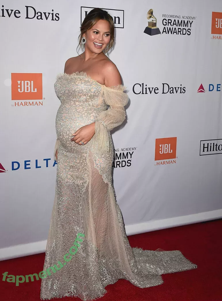 Chrissy Teigen nude photo #0257 (chrissyteigen)
