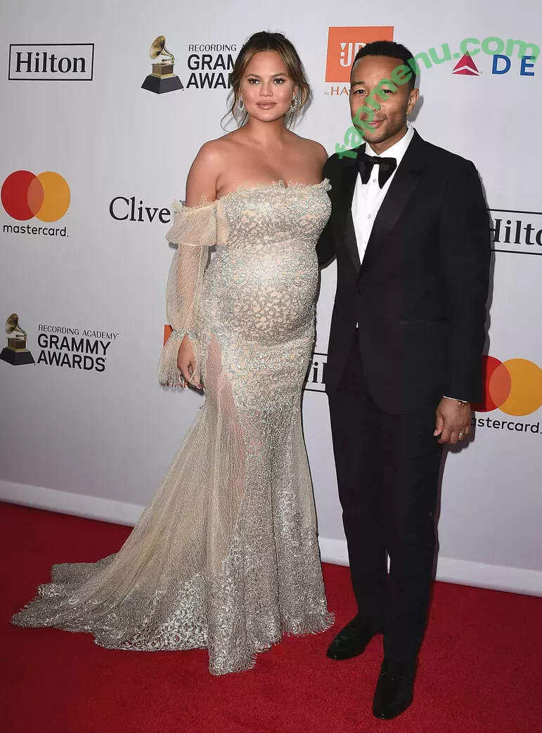 Chrissy Teigen nude photo #0263 (chrissyteigen)