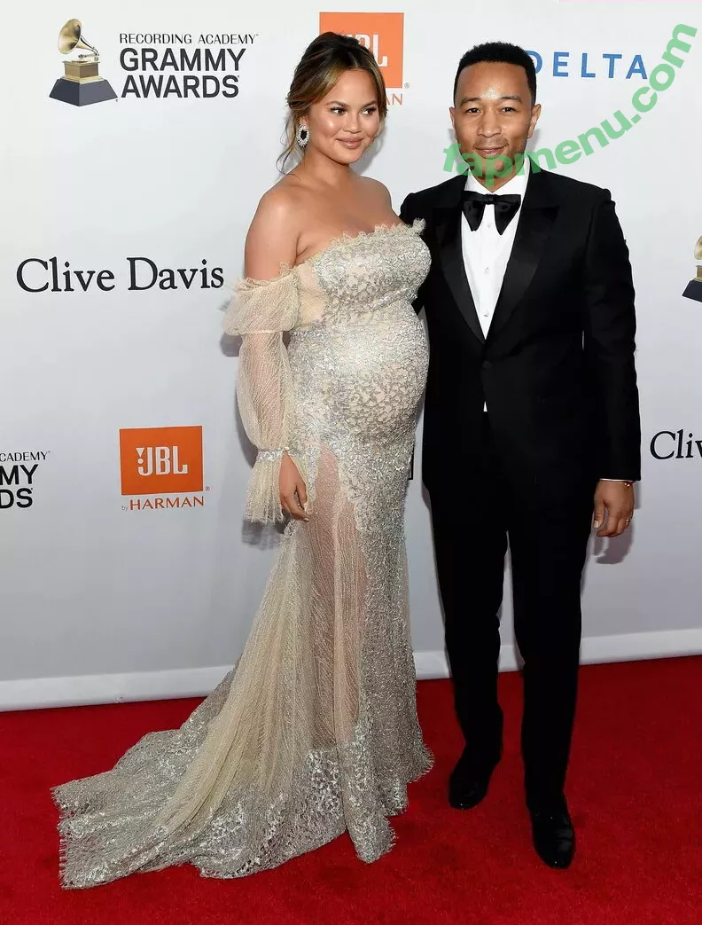 Chrissy Teigen nude photo #0266 (chrissyteigen)