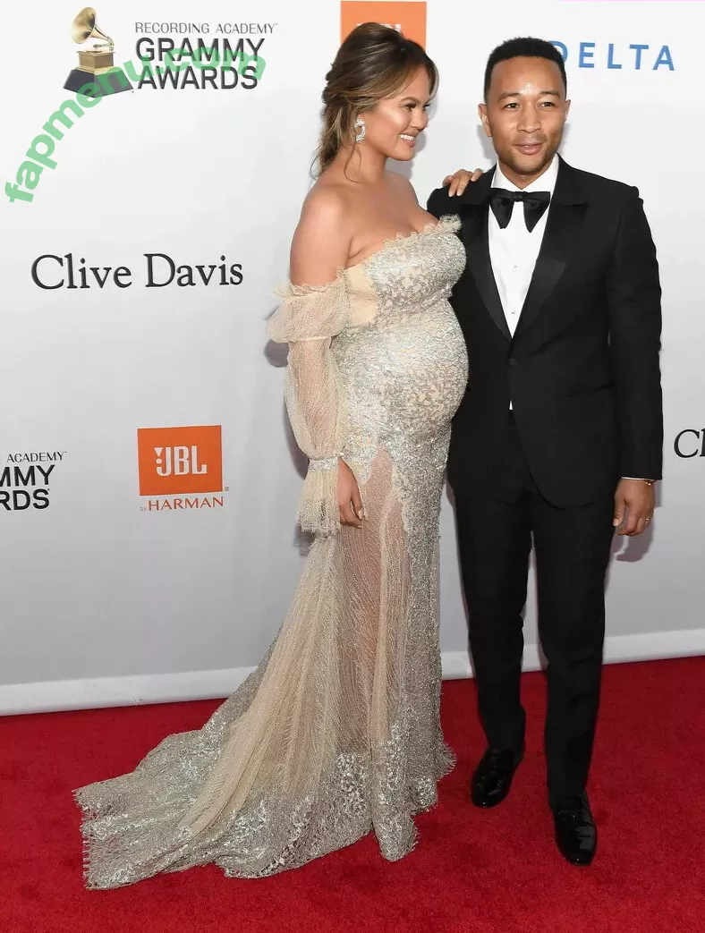 Chrissy Teigen nude photo #0267 (chrissyteigen)