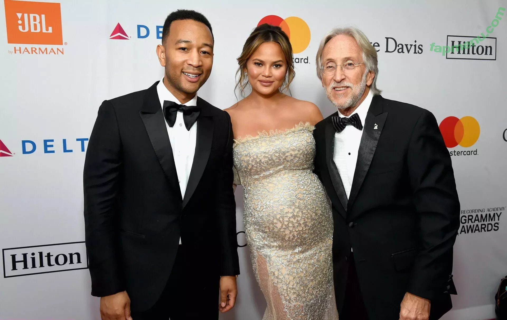 Chrissy Teigen nude photo #0269 (chrissyteigen)