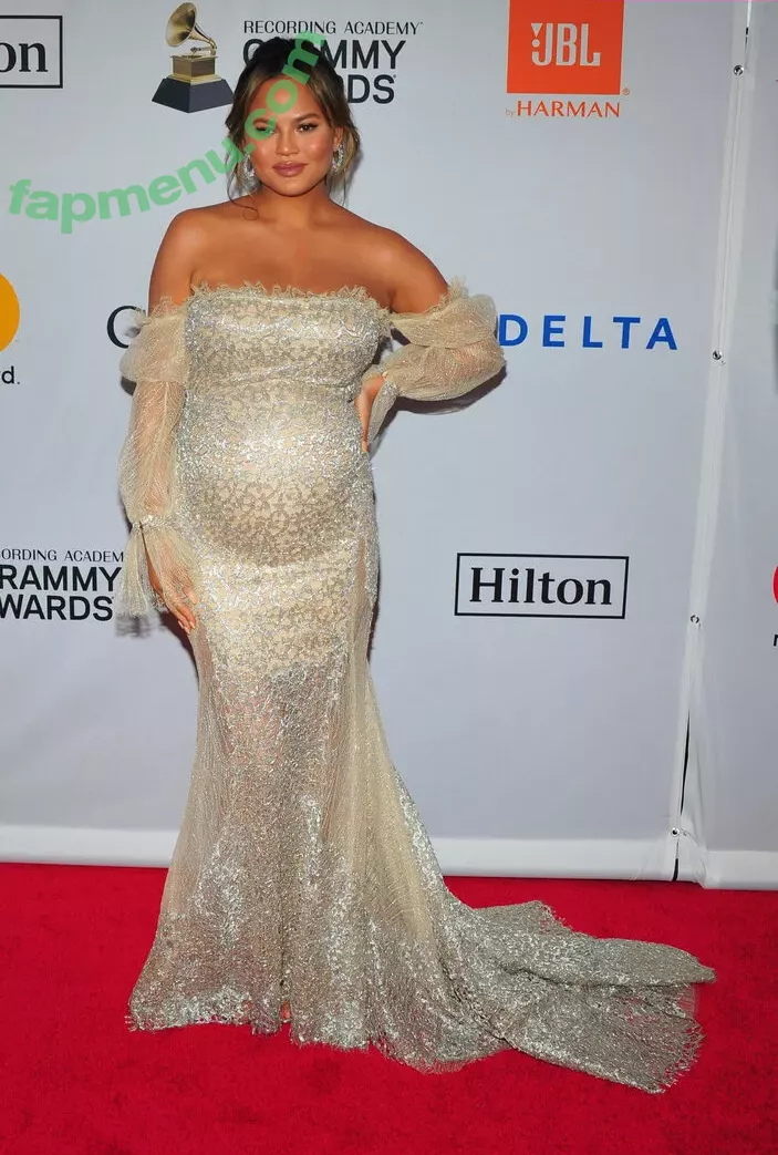 Chrissy Teigen nude photo #0277 (chrissyteigen)