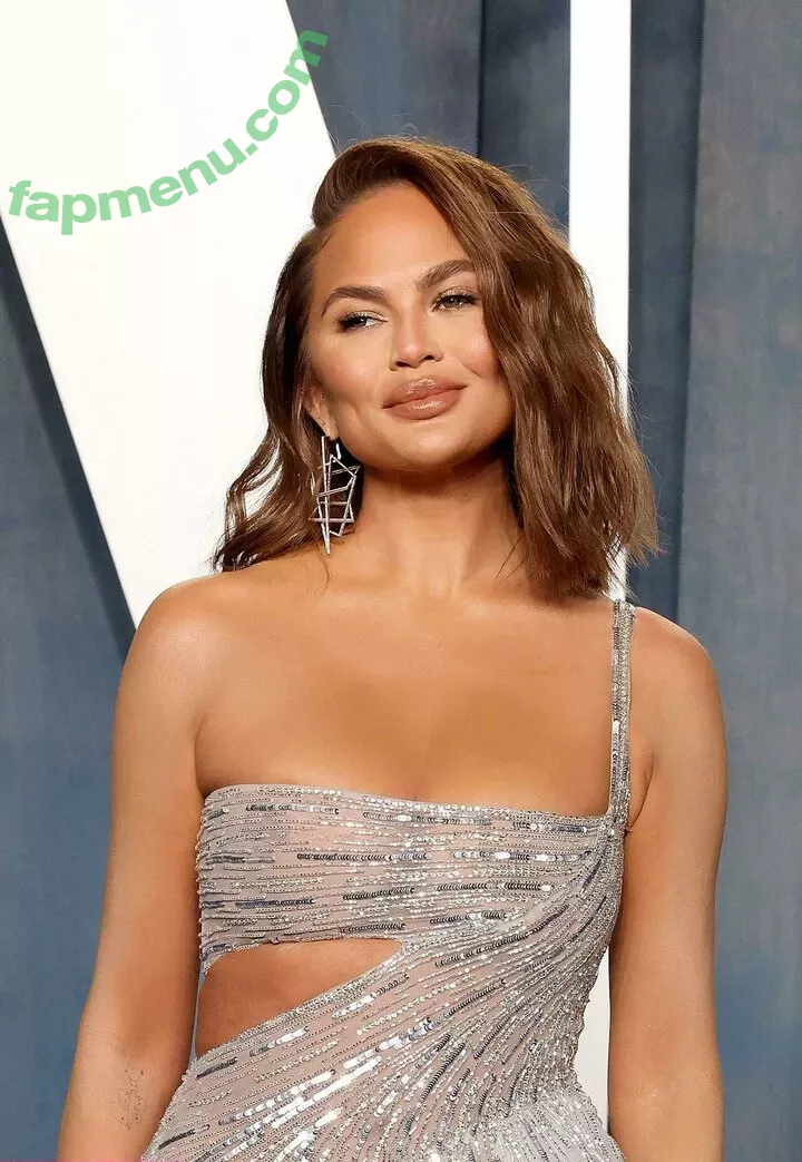 Chrissy Teigen nude photo #0307 (chrissyteigen)