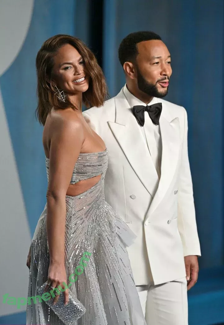 Chrissy Teigen nude photo #0310 (chrissyteigen)