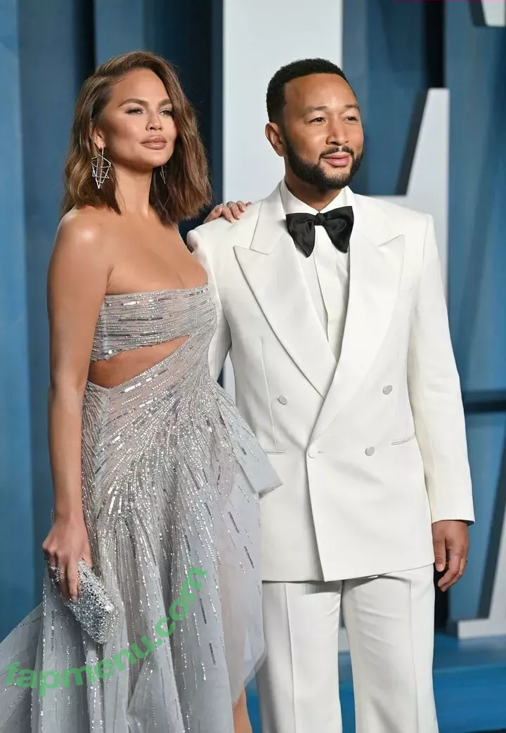 Chrissy Teigen nude photo #0312 (chrissyteigen)