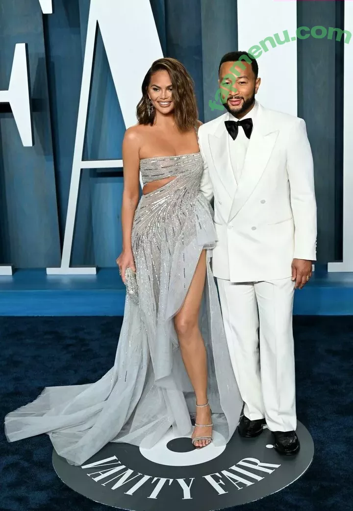 Chrissy Teigen nude photo #0313 (chrissyteigen)