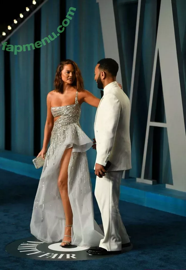 Chrissy Teigen nude photo #0319 (chrissyteigen)