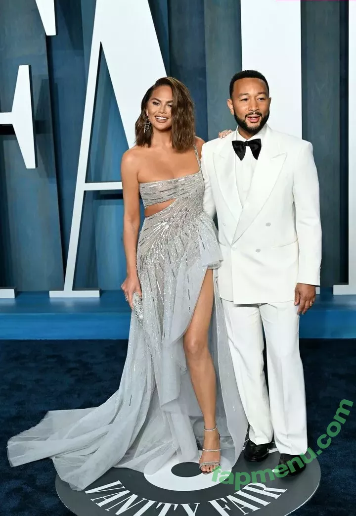 Chrissy Teigen nude photo #0320 (chrissyteigen)