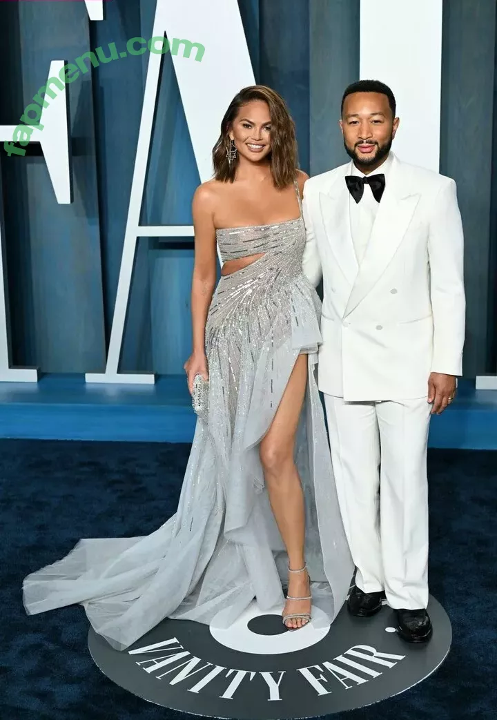 Chrissy Teigen nude photo #0322 (chrissyteigen)