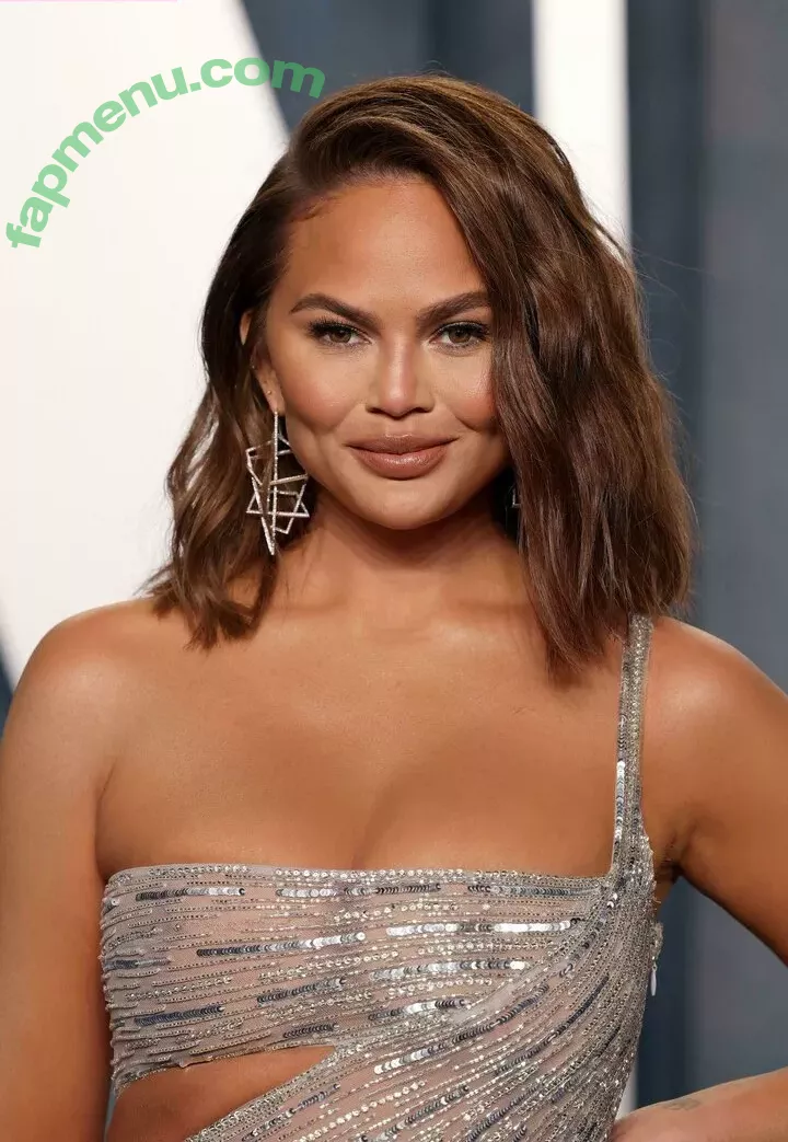 Chrissy Teigen nude photo #0326 (chrissyteigen)