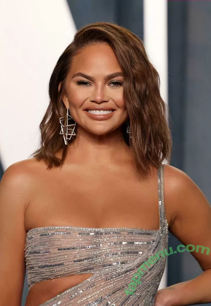 Chrissy Teigen nude photo #0329 (chrissyteigen)