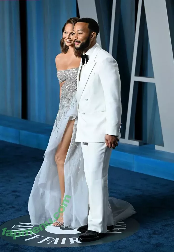 Chrissy Teigen nude photo #0331 (chrissyteigen)