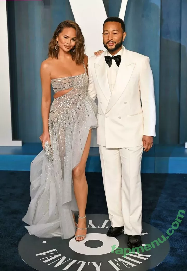 Chrissy Teigen nude photo #0332 (chrissyteigen)