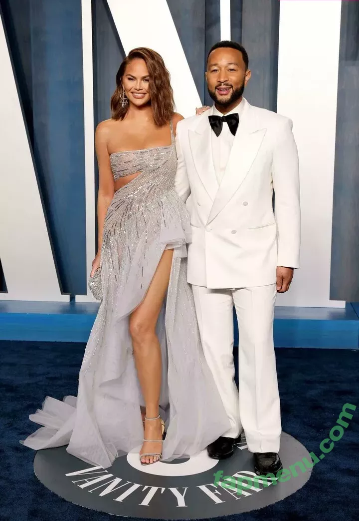 Chrissy Teigen nude photo #0335 (chrissyteigen)