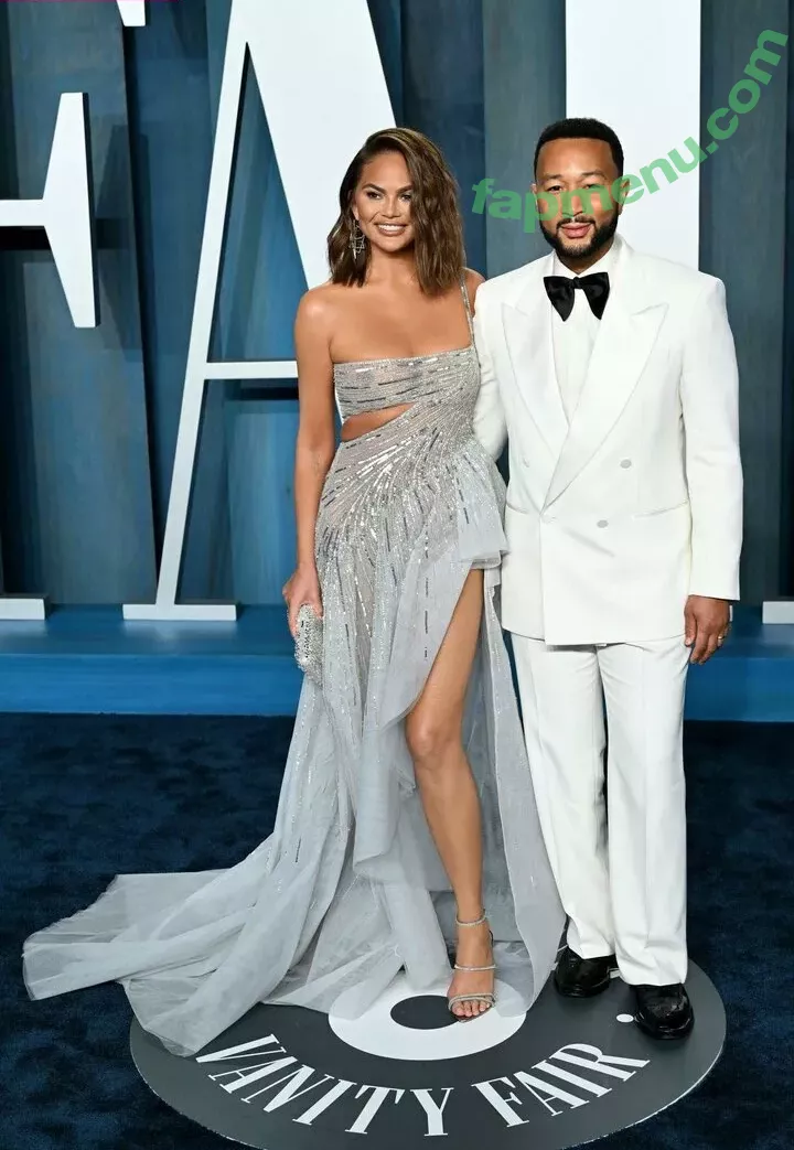 Chrissy Teigen nude photo #0348 (chrissyteigen)