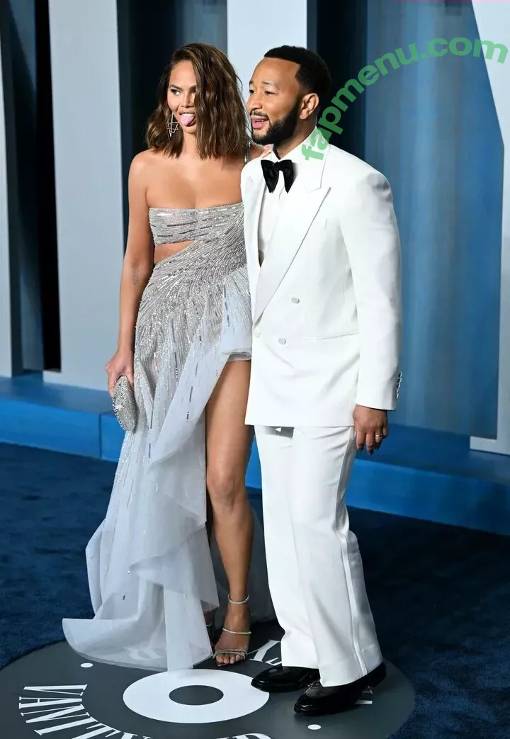 Chrissy Teigen nude photo #0349 (chrissyteigen)