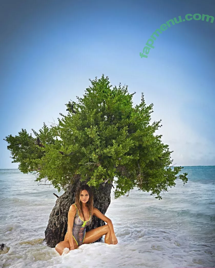 Chrissy Teigen nude photo #0358 (chrissyteigen)