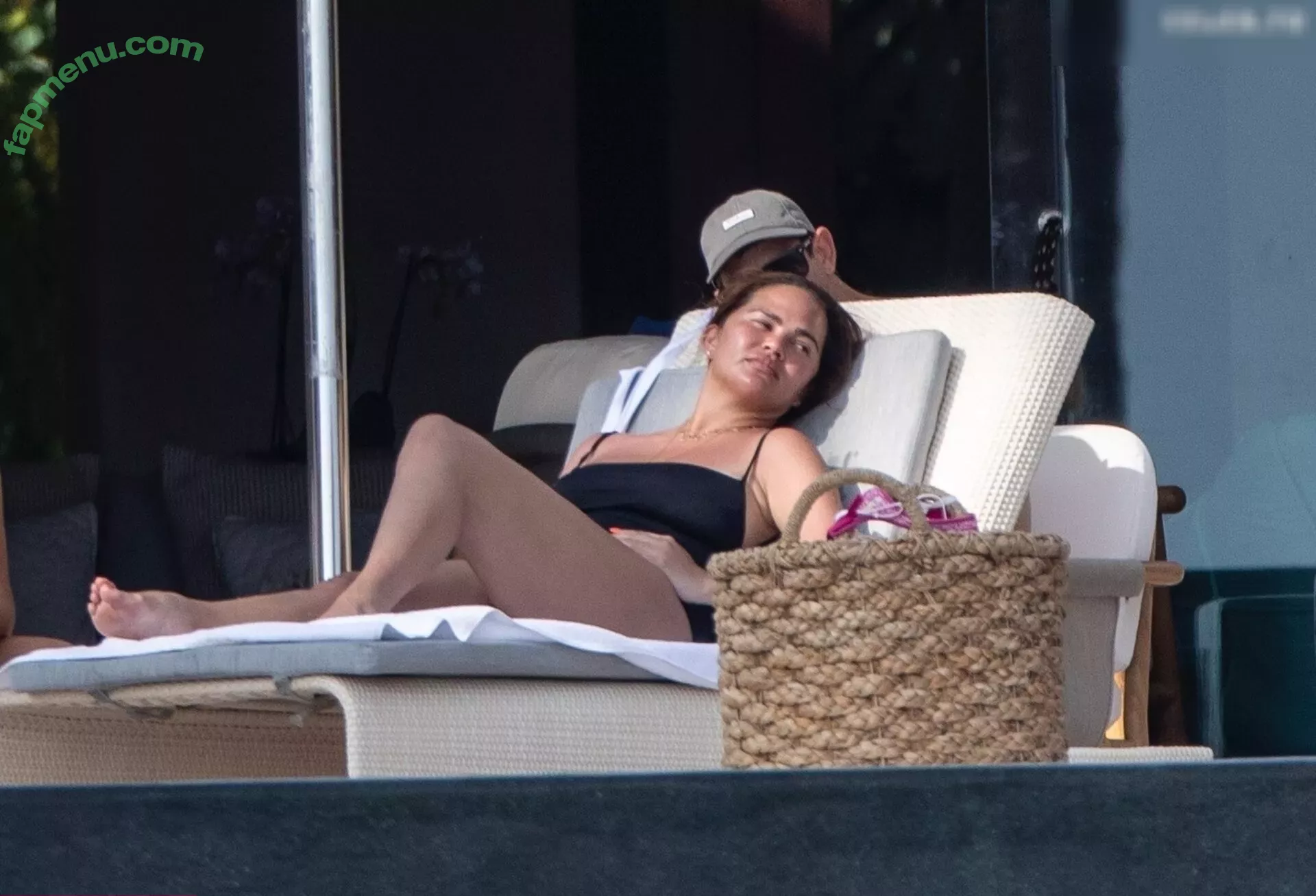 Chrissy Teigen nude photo #0643 (ChrissyTeigen)