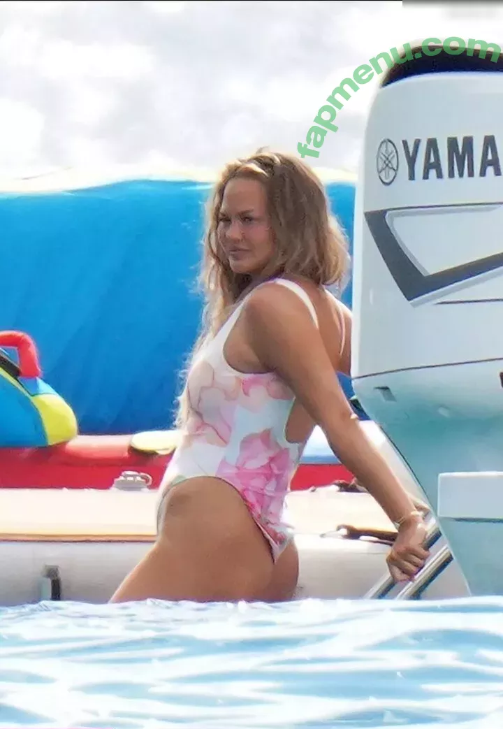 Chrissy Teigen nude photo #0666 (ChrissyTeigen)