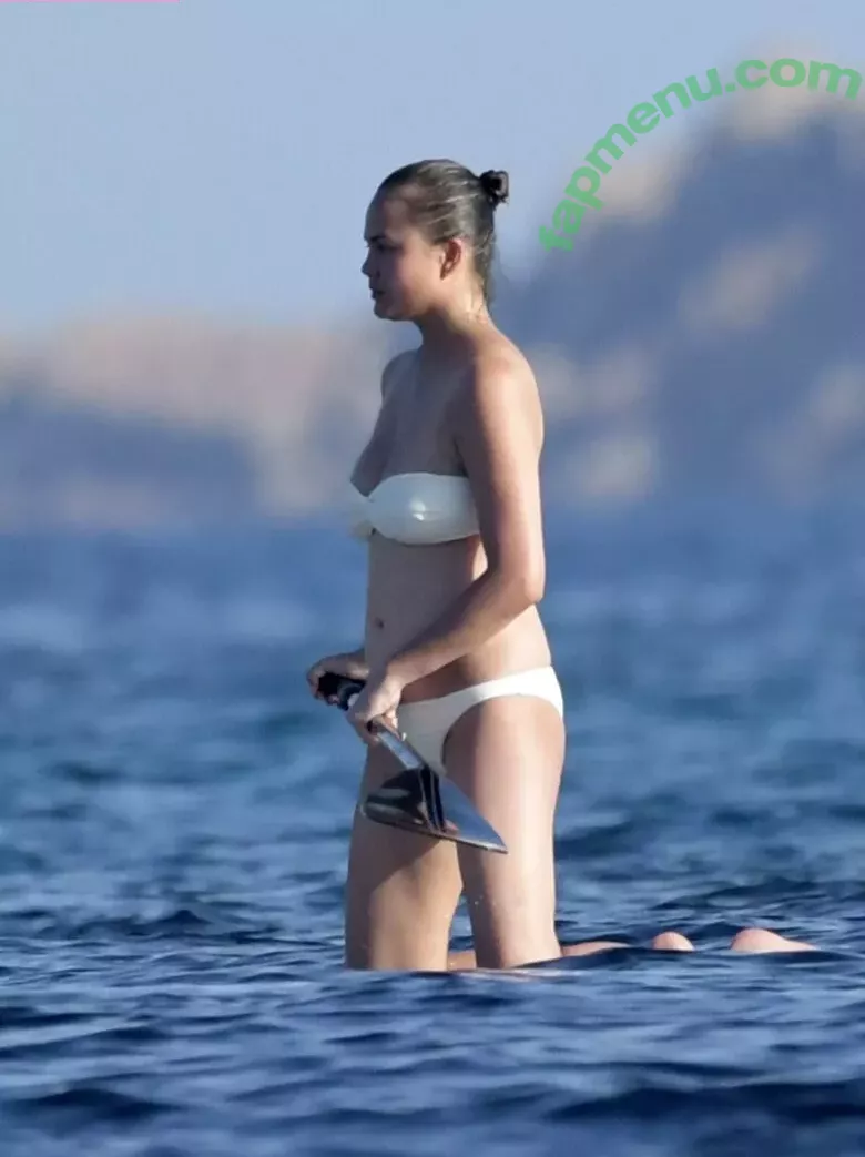 Chrissy Teigen nude photo #0807 (ChrissyTeigen)