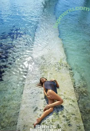 Chrissy Teigen / chrissyteigen nude photo #1030