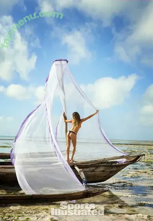 Chrissy Teigen / chrissyteigen nude photo #1041