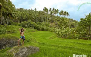 Chrissy Teigen / chrissyteigen nude photo #1082