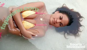 Chrissy Teigen / chrissyteigen nude photo #1126