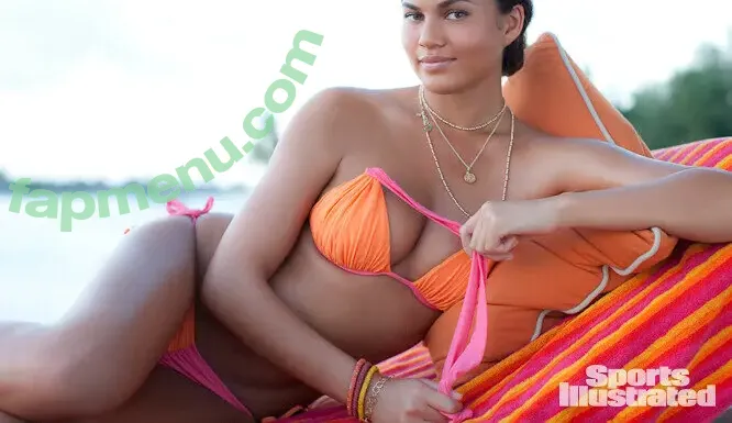 Chrissy Teigen nude photo #1101 (chrissyteigen)