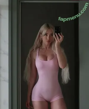 Christi Walks / christi.walks / christiwalks nude photo #0006