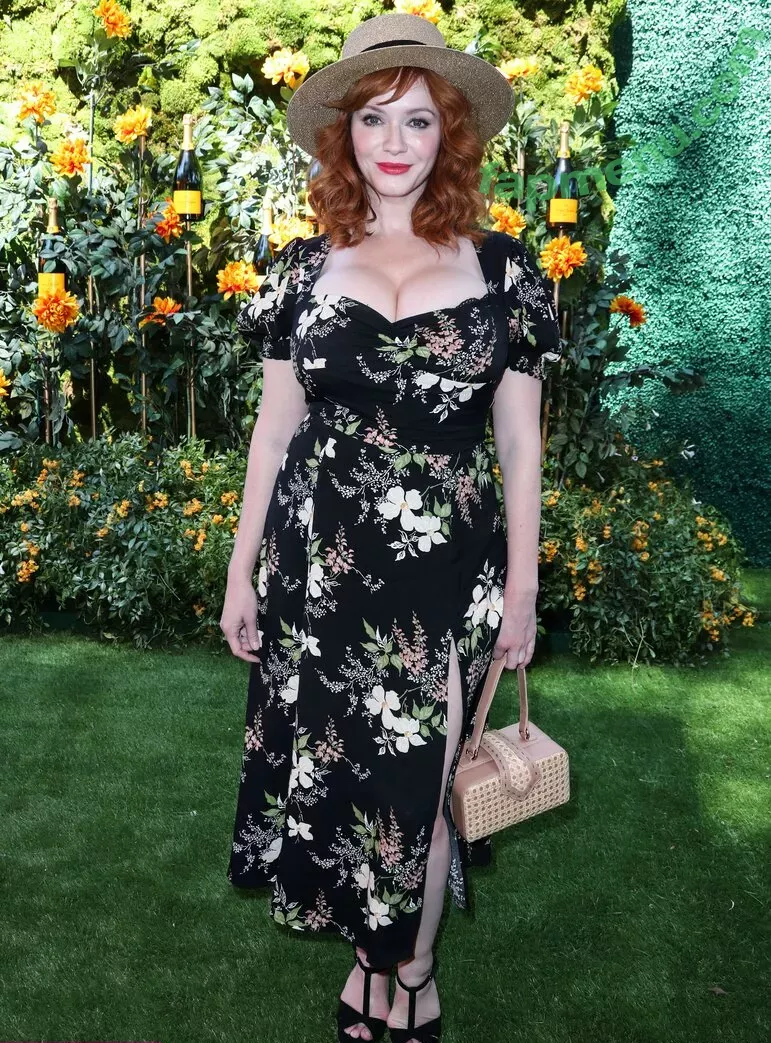 Christina Hendricks nude photo #1693 (actuallychristinahendricks)