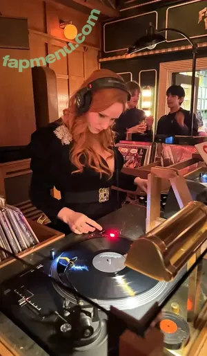 Christina Hendricks / actuallychristinahendricks nude photo #2182