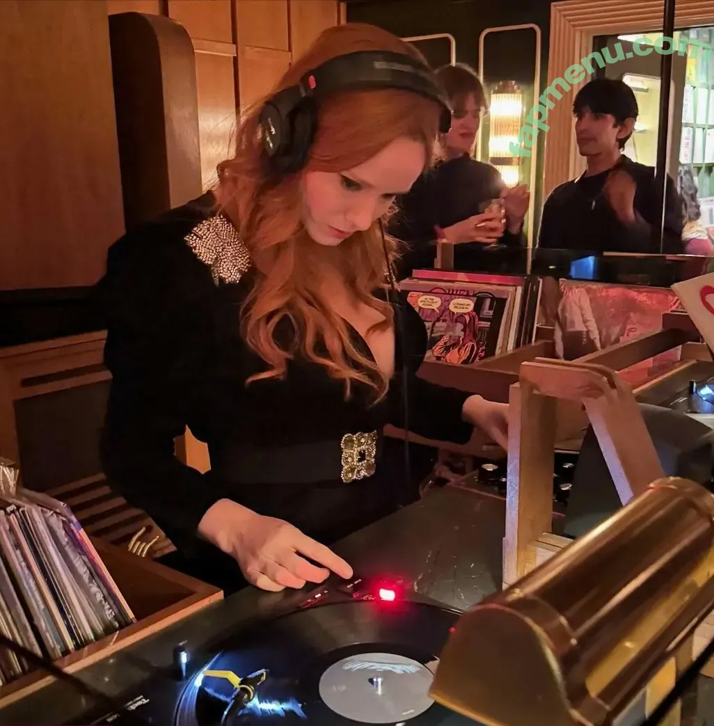 Christina Hendricks nude photo #2178 (actuallychristinahendricks)