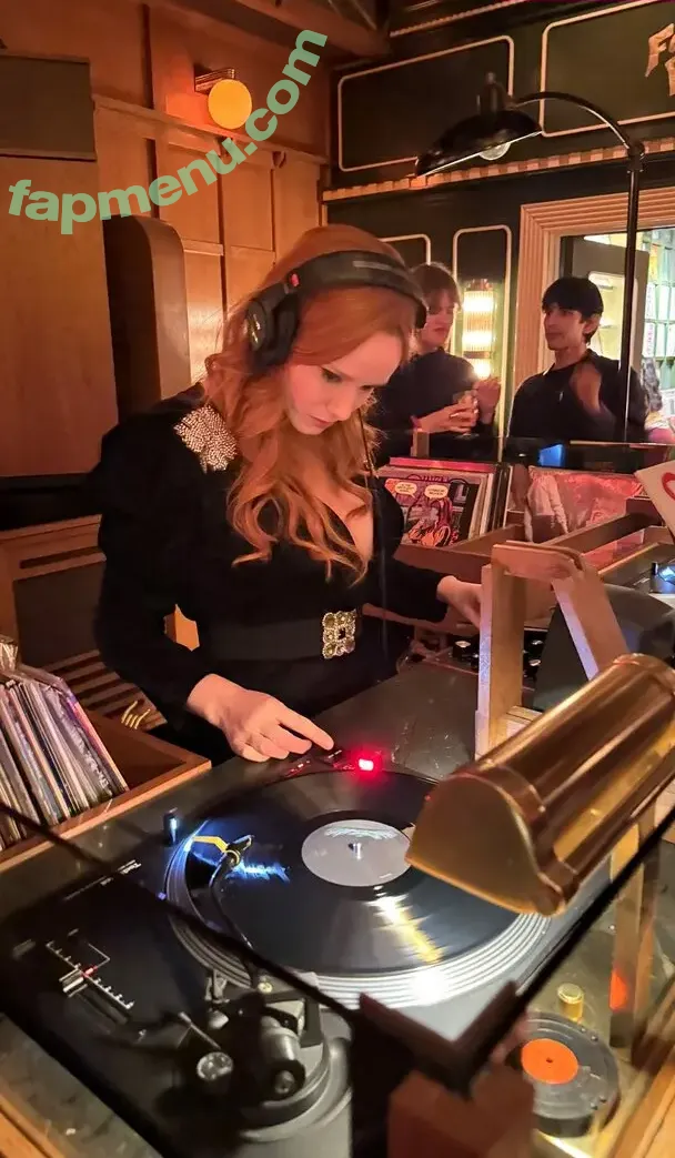 Christina Hendricks nude photo #2182 (actuallychristinahendricks)