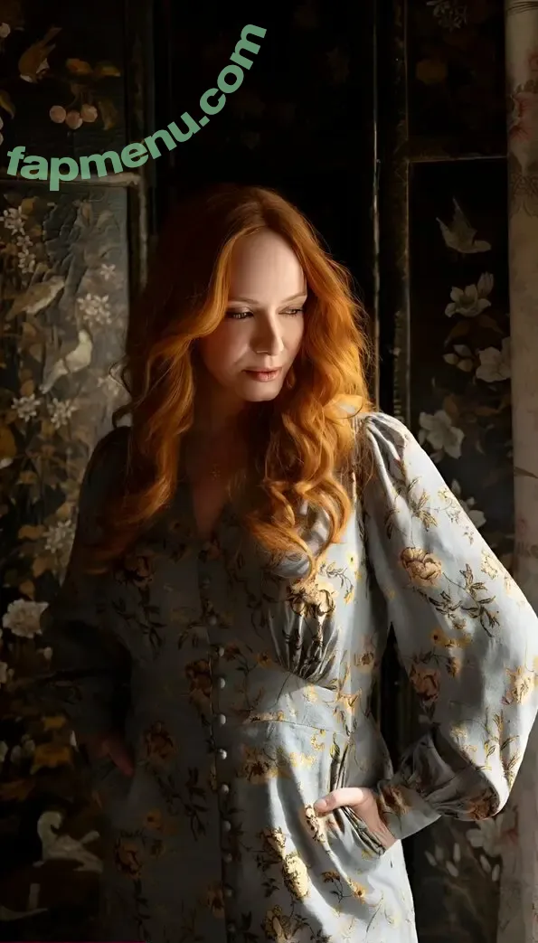 Christina Hendricks nude photo #2274 (actuallychristinahendricks)