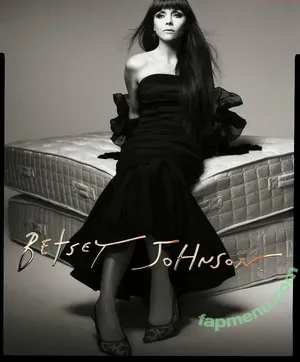 Christina Ricci / ChristinaRicci / arianaricci / riccigrams nude photo #0641