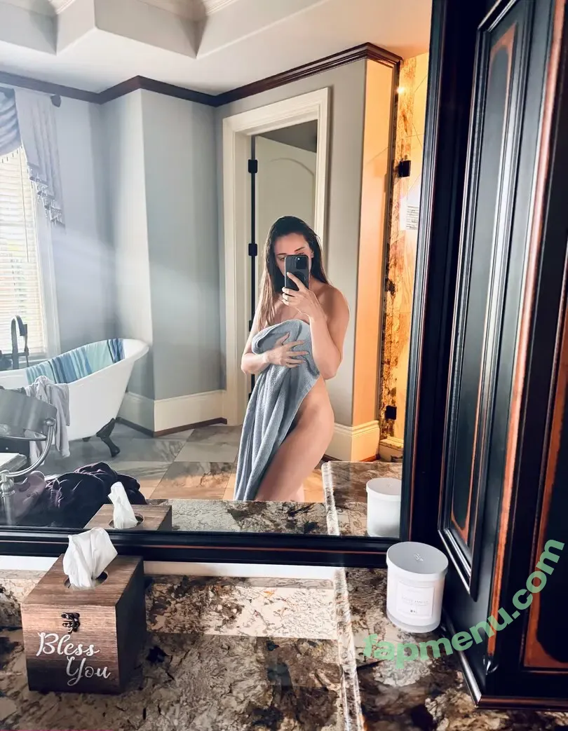 christinakhalil nude photo #0101 (khalittle)